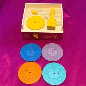 1971 vintage Fisher-Price Musical Record Player Toy - 4 discs. 8 songs. Perfect
